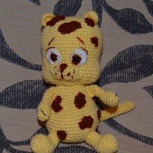 Bébi párduc amigurumi technikával, Játék & Sport, Plüssállat & Játékfigura, Más figura, Horgolás, Varrás, MESKA