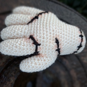 Wednesday doll báli ruhájában és Izé - amigurumi technikával - játék & sport - baba & babaház - baba - Meska.hu