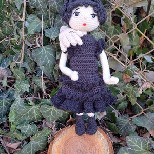 Wednesday doll báli ruhájában és Izé - amigurumi technikával, Játék & Sport, Baba & babaház, Baba, Horgolás, Varrás, Meska