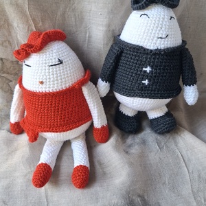 Kézzel horgolt elegáns tojáspár /Humpty Dumpty jellegű úriember és hölgy pár) amigurumi figurák, Játék & Sport, Plüssállat & Játékfigura, Plüss mesefigurák, Horgolás, Varrás, MESKA