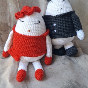 Kézzel horgolt elegáns tojáspár /Humpty Dumpty jellegű úriember és hölgy pár) amigurumi figurák - játék & sport - plüssállat & játékfigura - plüss mesefigurák - Meska.hu