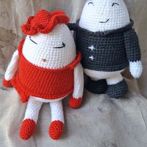 Kézzel horgolt elegáns tojáspár /Humpty Dumpty jellegű úriember és hölgy pár) amigurumi figurák - játék & sport - plüssállat & játékfigura - plüss mesefigurák - Meska.hu