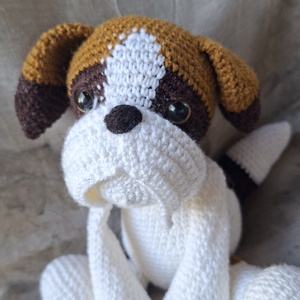 Egyedi horgolt kiskutya Bernardin jellegű amigurumi figura - játék & sport - plüssállat & játékfigura - plüss mesefigurák - Meska.hu