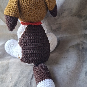 Egyedi horgolt kiskutya Bernardin jellegű amigurumi figura - játék & sport - plüssállat & játékfigura - plüss mesefigurák - Meska.hu