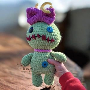 Horgolt Lilo baba (scrump) - játék & sport - plüssállat & játékfigura - plüss mesefigurák - Meska.hu