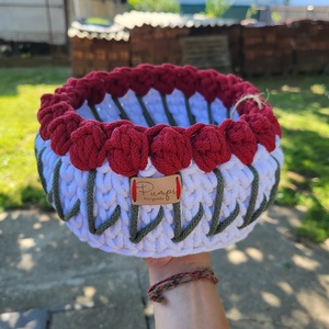 Horgolt tulipános kosár, Táska & Tok, Kosár, Horgolás, Tavaszt idéző kosár készült, tulipánokkal öltöztetve. Otthonunkba elhozhatjuk tavaszt, de csodás aj..., MESKA
