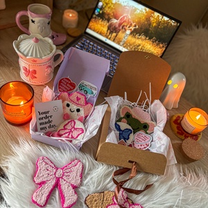 Hímzett tolltartó, Girl power - otthon & életmód - dekoráció - dísztárgy - Meska.hu