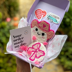 Hímzett poháralátét, Rózsaszín masni - otthon & életmód - dekoráció - dísztárgy - Meska.hu