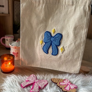 Hímzett vászontáska, Kék masni csillagokkal  - táska & tok - bevásárlás & shopper táska - shopper, textiltáska, szatyor - Meska.hu