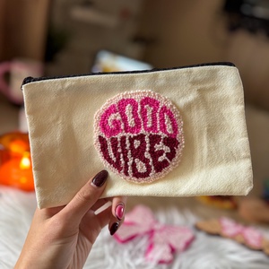 Hímzett tolltartó, good vibes, Otthon & Életmód, Dekoráció, Dísztárgy, Hímzés, MESKA