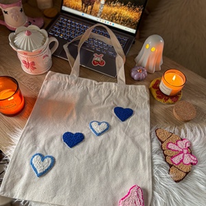Hímzett vászontáska, kék szívek , Táska & Tok, Bevásárlás & Shopper táska, Shopper, textiltáska, szatyor, Hímzés, MESKA