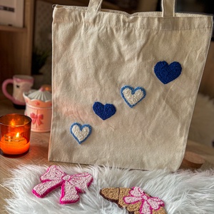 Hímzett vászontáska, kék szívek  - táska & tok - bevásárlás & shopper táska - shopper, textiltáska, szatyor - Meska.hu