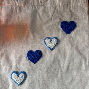 Hímzett vászontáska, kék szívek  - táska & tok - bevásárlás & shopper táska - shopper, textiltáska, szatyor - Meska.hu