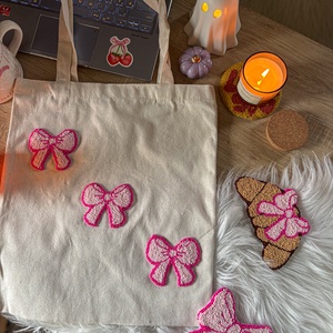 Hímzett vászontáska, rózsaszín masnik, Táska & Tok, Bevásárlás & Shopper táska, Shopper, textiltáska, szatyor, Hímzés, MESKA