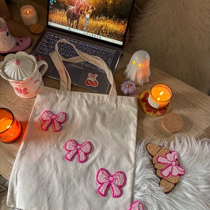 Hímzett vászontáska, rózsaszín masnik - táska & tok - bevásárlás & shopper táska - shopper, textiltáska, szatyor - Meska.hu