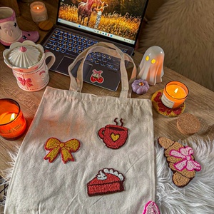 Hímzett vászontáska, süti, bögre, masni - táska & tok - bevásárlás & shopper táska - shopper, textiltáska, szatyor - Meska.hu