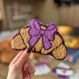 Hímzett poháralátét, lila croissant - Meska.hu