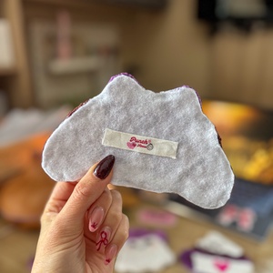 Hímzett poháralátét, lila croissant - otthon & életmód - dekoráció - asztal és polc dekoráció - asztaldísz - Meska.hu