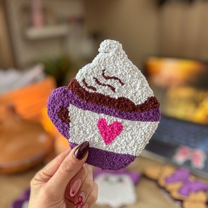 Hímzett poháralátét, lila bögre - Meska.hu