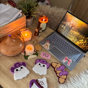 hímzett poháralátét, lila cowboy cowboykalapos szellem - otthon & életmód - dekoráció - asztal és polc dekoráció - asztaldísz - Meska.hu