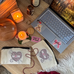 Hímzett tolltartó, horgolt szív minta - otthon & életmód - dekoráció - dísztárgy - Meska.hu