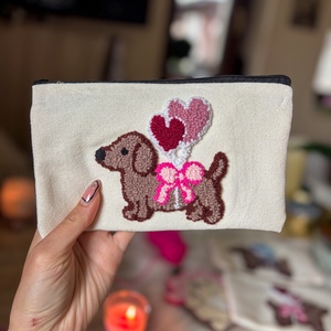 hímzett neszeszer, tacskó - Meska.hu