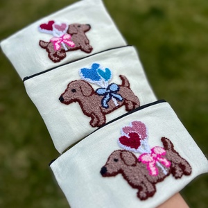 hímzett neszeszer, tacskó - otthon & életmód - dekoráció - asztal és polc dekoráció - asztaldísz - Meska.hu