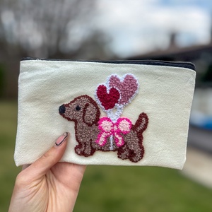 hímzett neszeszer, tacskó - otthon & életmód - dekoráció - asztal és polc dekoráció - asztaldísz - Meska.hu