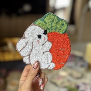 hímzett poháralátét, répás nyuszi, Otthon & Életmód, Konyhafelszerelés, tálalás, Tálalás, Tányér- és poháralátét, Hímzés, MESKA