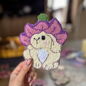 Hímzett poháralátét, virágos nyuszi, Otthon & Életmód, Konyhafelszerelés, tálalás, Tálalás, Tányér- és poháralátét, Hímzés, MESKA