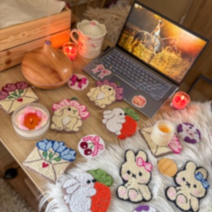 Hímzett poháralátét, virágos nyuszi - otthon & életmód - konyhafelszerelés, tálalás - tálalás - tányér- és poháralátét - Meska.hu