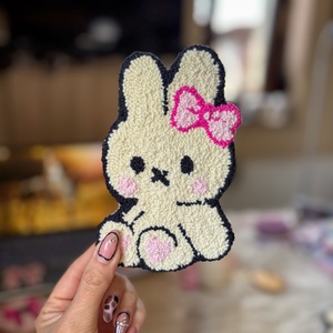 hímzett poháralátét, masnis nyuszi , Otthon & Életmód, Konyhafelszerelés, tálalás, Tálalás, Tányér- és poháralátét, Hímzés, MESKA