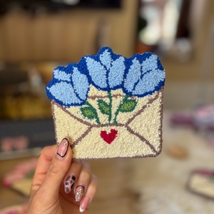 Hímzett poháralátét, kék tulipános levél , Otthon & Életmód, Konyhafelszerelés, tálalás, Tálalás, Tányér- és poháralátét, Hímzés, MESKA