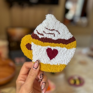 hímzett poháralátét, sárga kávés bögre, Otthon & Életmód, Konyhafelszerelés, tálalás, Tálalás, Tányér- és poháralátét, Hímzés, MESKA