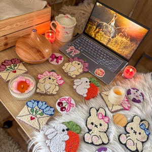 hímzett poháralátét, sárga kávés bögre - otthon & életmód - konyhafelszerelés, tálalás - tálalás - tányér- és poháralátét - Meska.hu