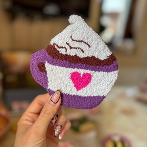 hímzett poháralátét, lila kávés bögre - Meska.hu