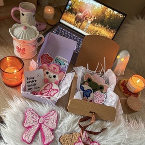 Hímzett tolltartó, Girl power felirat - otthon & életmód - papír, írószer - tolltartó & ceruzatekercs - Meska.hu