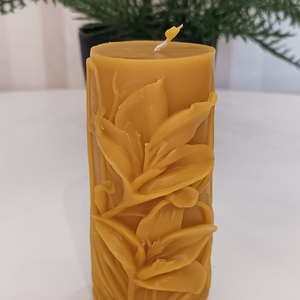 Liliom ihlette méhviasz gyertya � természetes díszgyertya - otthon & életmód - gyertya, illat, aroma - gyertya - Meska.hu