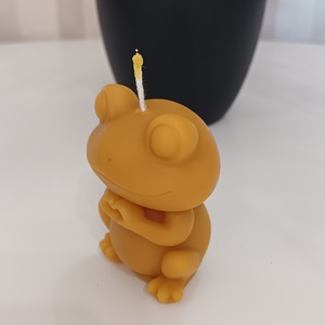 Szívet mutató béka - ajándék méhviasz gyertya - otthon & életmód - gyertya, illat, aroma - gyertya - Meska.hu