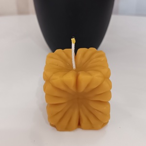 Kocka gyertya - dekor méhviasz gyertya - Meska.hu