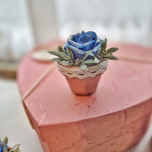 Örök mini rózsa cserepben � kék-arany kézműves ajándék, Otthon & Életmód, Dekoráció, Asztal és polc dekoráció, Asztaldísz, , MESKA