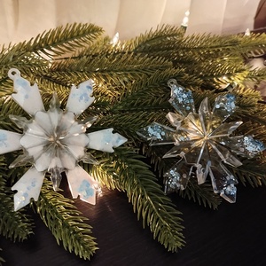 Karácsonyi hópehely epoxy gyantából  - karácsony - karácsonyi lakásdekoráció - karácsonyfadíszek - Meska.hu