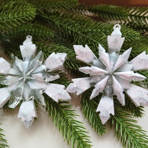 Karácsonyi hópehely epoxy gyantából  - karácsony - karácsonyi lakásdekoráció - karácsonyfadíszek - Meska.hu