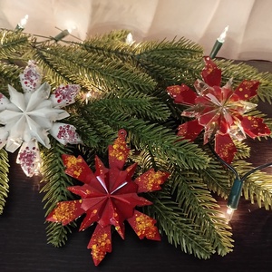 Karácsonyi hópehely epoxy gyantából  - karácsony - karácsonyi lakásdekoráció - karácsonyfadíszek - Meska.hu