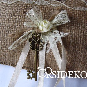 Juta gyűrűpárna vintage stílusban csipkével és fa felirattal - esküvő - kiegészítők - gyűrűtartó & gyűrűpárna - Meska.hu