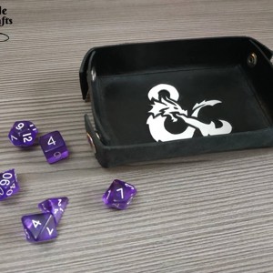 Dungeons and Dragons kockadobó tálca - játék & sport - táblajáték és kártyajáték - társasjátékok - dobókocka - Meska.hu