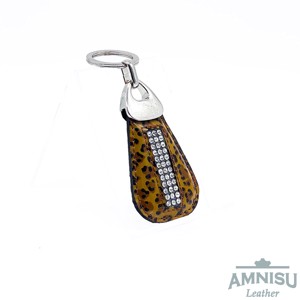 Barna párducmintás lakk csepp alakú swarovski köves bőr kulcstartó H9020 - Meska.hu