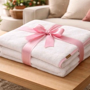 Fehér fleece pléd � puha, könnyű takaró otthonra és utazáshoz - Meska.hu