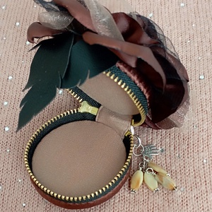 Barna rózsás érmetárca - táska & tok - pénztárca & más tok - aprópénztartó - Meska.hu