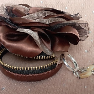 Barna rózsás érmetárca - táska & tok - pénztárca & más tok - aprópénztartó - Meska.hu